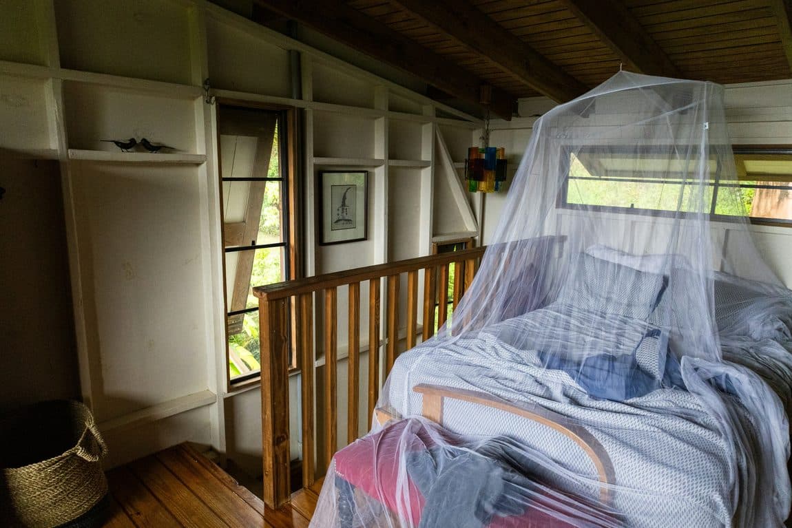 Rondo Due canopy in a bedroom