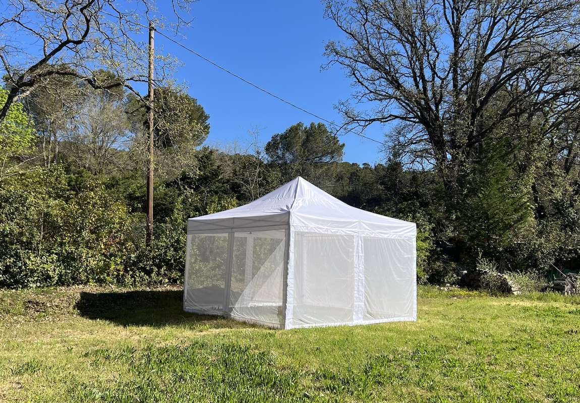 Terrazza Uno pavilion seen from across the lawn